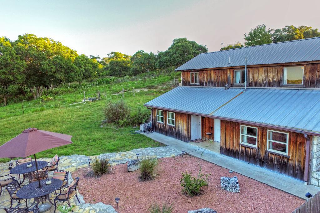 A Barn At The Quarry Bed and breakfast Fredericksburg